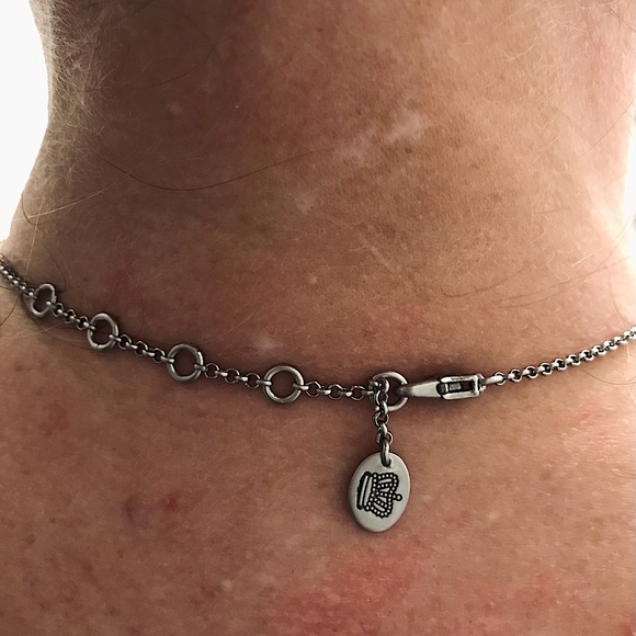 🆕🔥RARE JUICY COUTURE BEAUTIFUL SMALL SILVER BOW NECKLACE/👀👀ALL PICS PLEASE - Picture 14 of 16